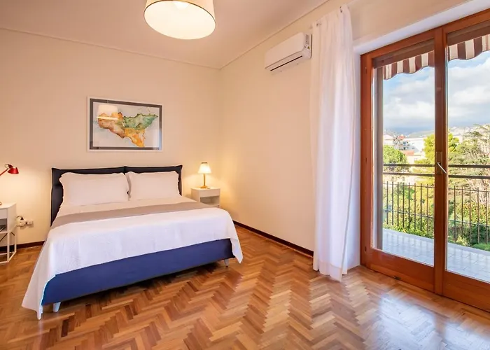 Апартаменты Sorrentovibes - Centre With Amazing View Terraces Сорренто